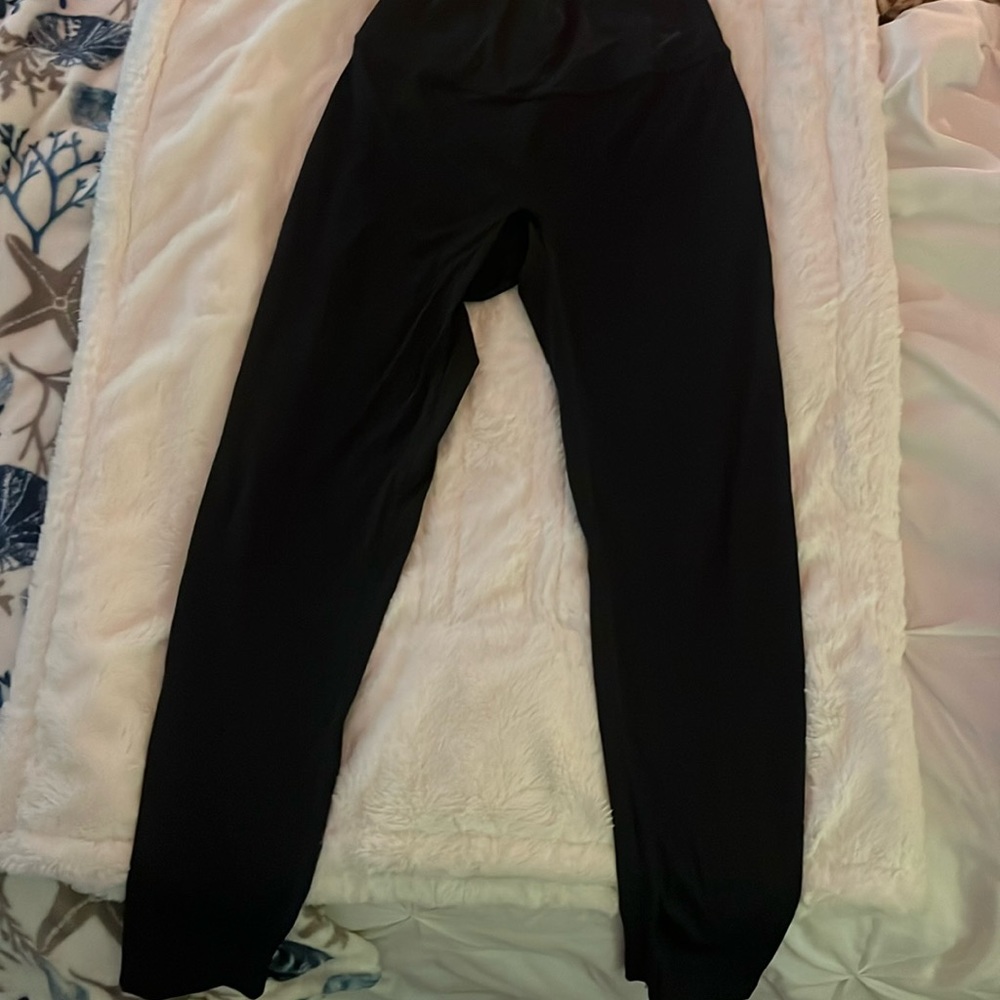 black gymshark leggings